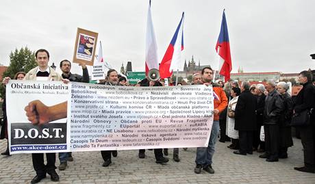 Prahou proly asi dv stovky odprc Lisabonsk smlouvy. (28.10.2009)