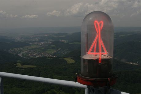 Buková hora - obrysový maják a výhled na Ústí nad Labem