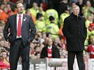 Liverpool - Manchester United: vlevo domácí trenér Rafael Benitez, vpravo trenér host Alex Ferguson
