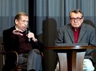 Neveejné projekce filmu Vidno osmi se v Praze zúastnili (zleva) Václav Havel, Milo Forman a Milan Jirásek.