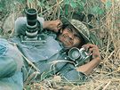 1974: Kambodský fotograf pi fotografování