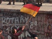 Pd Berlnsk zdi v listopadu 1989.