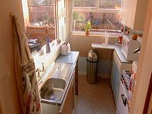 V britskm serilu How clean is your house? expertky na hygienu odhaluj tajemstv pny a nepodku americkch a britskch domcnost (foto kuchyn po jejich zsahu). U ns byl vysln na TV Barandov jako Mte doma uklizeno? 