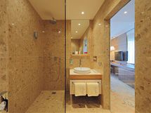 Koupelna s bezbarirovm sprchovm koutem