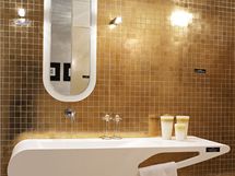 Zlat mozaika dodv koupeln luxusn charakter