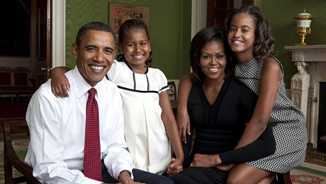 Oficiální portrét rodiny Obamových.