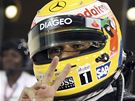 Lewis Hamilton se raduje z výhry v kvalifikaci