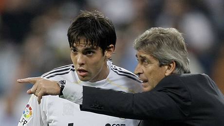 Manuel Pellegrini (vpravo) a Kaka z Realu Madrid