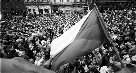 Demonstrace na Václavském námstí v Praze. (listopad 1989)