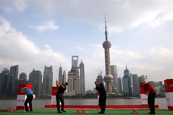 HSBC Champions 2009 - exhibiní odpaly, (zleva) Jang Jong-un, Phil Mickelson, Tiger Woods, Sergio García. 