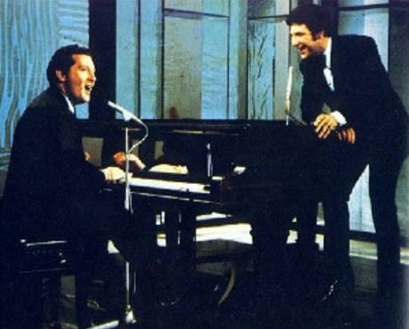 Jerry Lee Lewis (u klavru) s Tomem Jonesem
