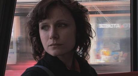 Kristýna Fuitová-Nováková ve filmu Dvojka. Většinu natáčení proseděla v autě.