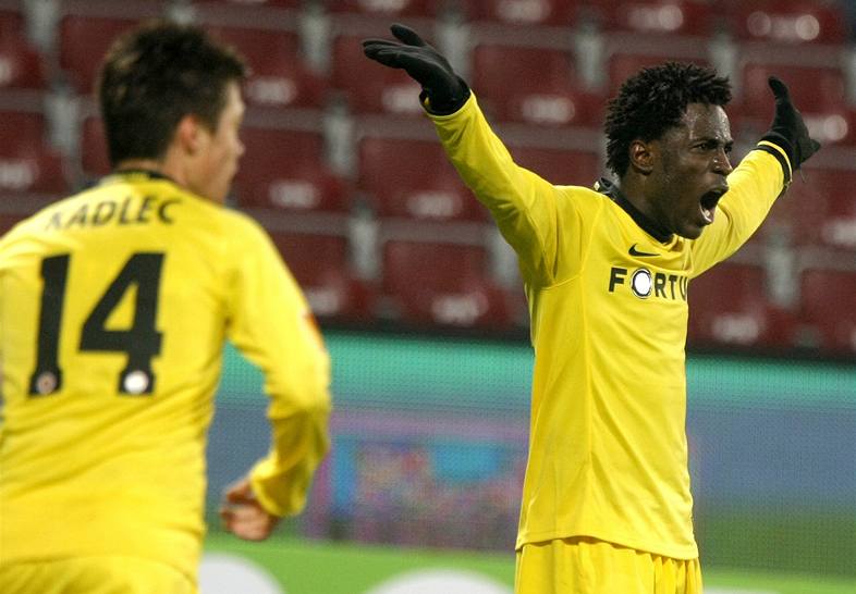 ZA�ÍDIL VÍT�ZSTVÍ. Spar�an Bony Wilfried dal v nastavení gól. Za�ídil tak svému týmu výhru v Klu�i. Zárove� se v tu chvíli p�ipsali dost bod� do tipova�ky t�m, kte�í tipovali vít�zství pra�ského celku.