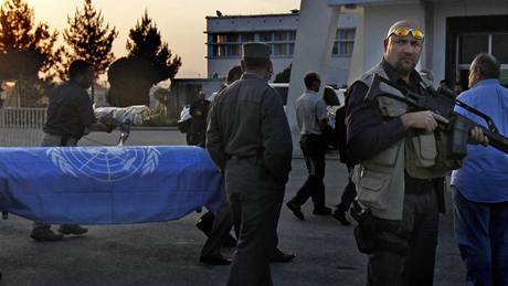 K rozhodnutí stáhnout své lidi z Kábulu piml OSN také výbuch z minulého týdne. (5. 11. 2009)