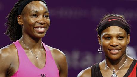 Serena (vpravo) a Venus Williamsovy