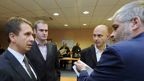 Jednání odborá�� Dopravního podniku Praha s krizovým �tábem pra�ského magistrátu. (9. listopadu 2009)