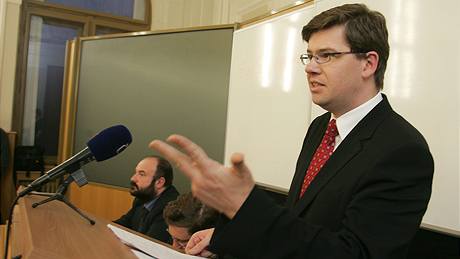 Nový d�kan plze�ských práv p�i proslovu na fakult� (2. listopadu 2009)