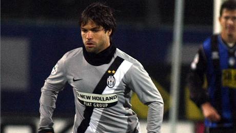 Diego (v edém) se na výhe Juventusu podílel jednou brankou.