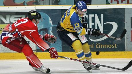 Ústí nad Labem - Olomouc: domácí Marek Hovorka (vptavo), hostující Jií Ondruek.