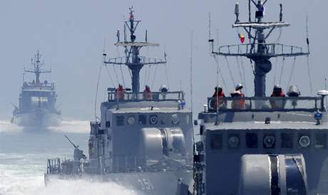 Jihokorejské válené lod cvií ve lutém moi (10. 11. 2009)