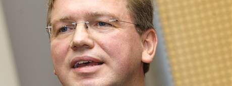 Ministr tefan Füle je eským kandidátem na eurokomisae. A po njaké dob se opt objevily informace o jeho nehod v Litv ped devíti lety.