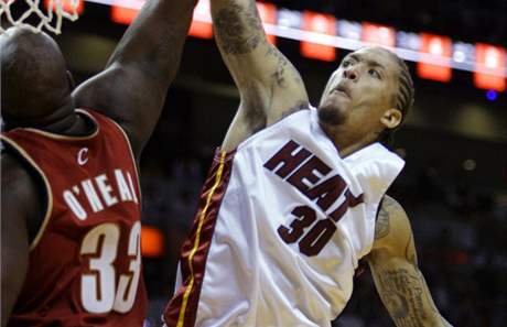 Miami - Cleveland: Shaquille O'Neal a Michael Beasley