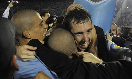 Fotbalisté Uruguaye se radují z postupu na MS