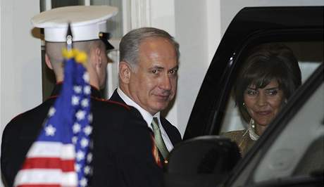Izraelský premiér Benjamin Netanjahu opoutí bez jediného slova Bílý dm (10. listopadu 2009)