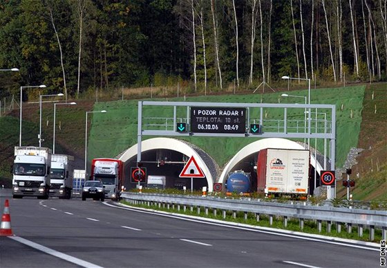 Tunel pod vrchem Valík na dálnici D5