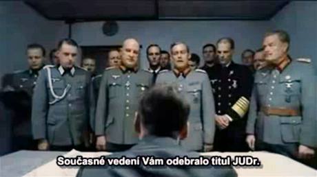 Záběr z videa "JUDr. Hitler v Plzni"