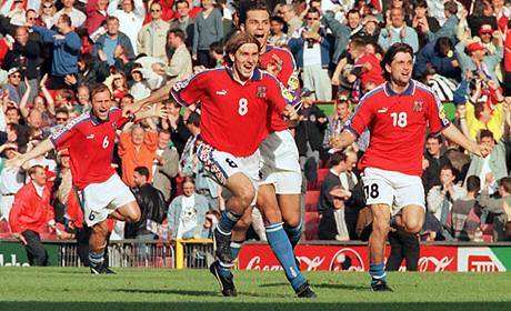 Euro 1996: radost eskch fotbalist z postupu do finle