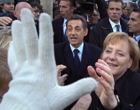 Konec prvn svtov vlky si v Pai pipomnla nmeck kanclka Angela Merkelov a francouzsk prezident Nicolas Sarkozy (11. listopadu 2009)