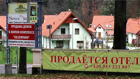 Lokalita se sedmatřiceti obytnými domy u karlovarského Gejzírparku. Mezi místními se jí říká Ruská vesnice.
