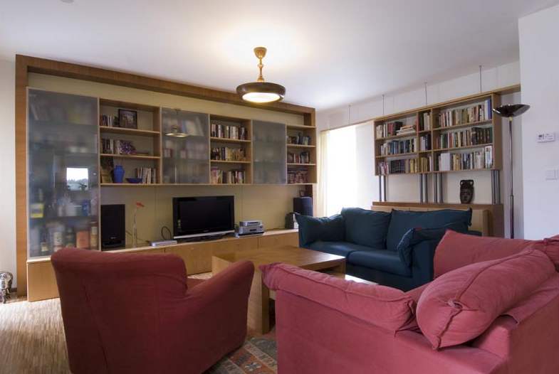 Zaízení obývacího pokoje bylo vyrobeno podle návrhu architekta Smoly