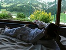 Rakousko, hotel Übergossene Alm. Z vodní postele je výhled do nádherného okolí