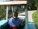 Rakousko. V hotelu Dilly pipravují pro dti i dosplé jízdu traktorem po okolních kopcích