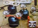 Příslušenství k plynovým bombám - vařiče, lampy, teplomety. Například vařič Palavan (1) stál 320 Kčs/katalog Magnet
