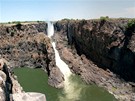 Ta skála nalevo, to jsou ty slavné Viktoriiny vodopády. Na vech slavných fotografiích tee voda, protoe je fotí v období de.