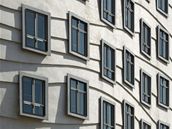 Odešel Frank Gehry. Světovou architekturu rozhýbal ikonickými stavbami, jedna z nich zdobí Prahu