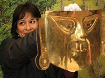 Kurtorka z perunskho muzea Patricia Arana v Brn vybalovala zlat poklad Ink