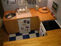 Kuchyn pro dva na pti metrech tverench za 30 tisc korun 