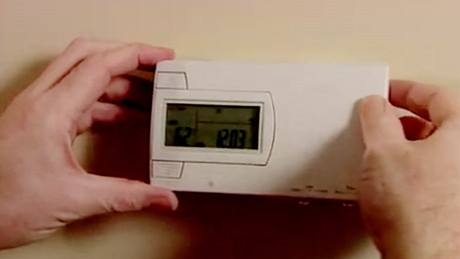 Výměnu termostatu zvládne každý, kdo doma najde šroubovák - iDNES.cz