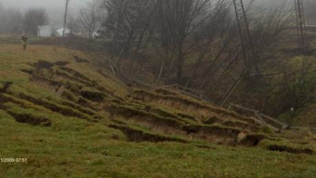 Propadlý �elezni�ní tunel u Jablunkova na T�inecku.