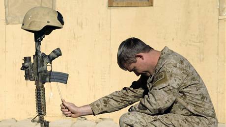 Britský ministr zahranií Miliband: Musíme pomoci afghánské vlád získat dvru Afghánc.