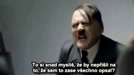 Zábr z videa "JUDr. Hitler v Plzni"