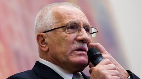 Prezident Václav Klaus na p�d� Právnické fakulty Univerzity Karlovy (16. listopadu 2009)