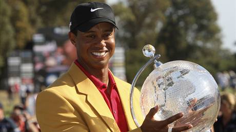 Tiger Woods vyhrál na vech moných kontinentech. Za vítzství na Australian Masters obdrel zlaté sako a také trofej, která má výmluvn podobu glóbusu.