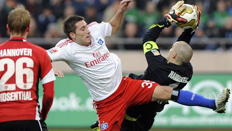 Robert Enke (vpravo) jet v nedli hájil barvy Hannoveru v duelu s Hamburkem,