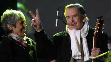 Polistopadový prezident Václav Havel zorganizoval v rámci oslav koncert. Zahrála na nm napíklad Joan Baez.