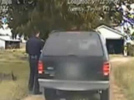 Texaská koka obtuje policistu